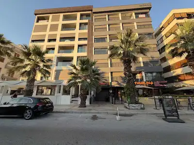BOSTANLI'NIN MERKEZİNDE/ANA CADDE ÜZERİNDE/DEVREN KİRALIK İŞLETME