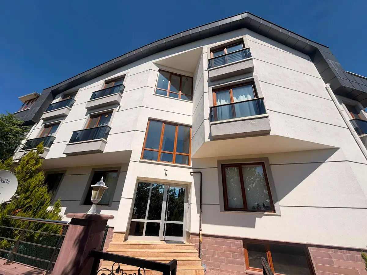İNCEK ATAKENT SİTESİ'NDE KİRALIK 1+1 BAHÇE KATI KONFORLU GENİŞ DAİRE