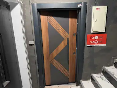 135 M² 3 BÖLMELI İŞ YERI! OFIS + MAĞAZA KULLANIMINA UYGUN