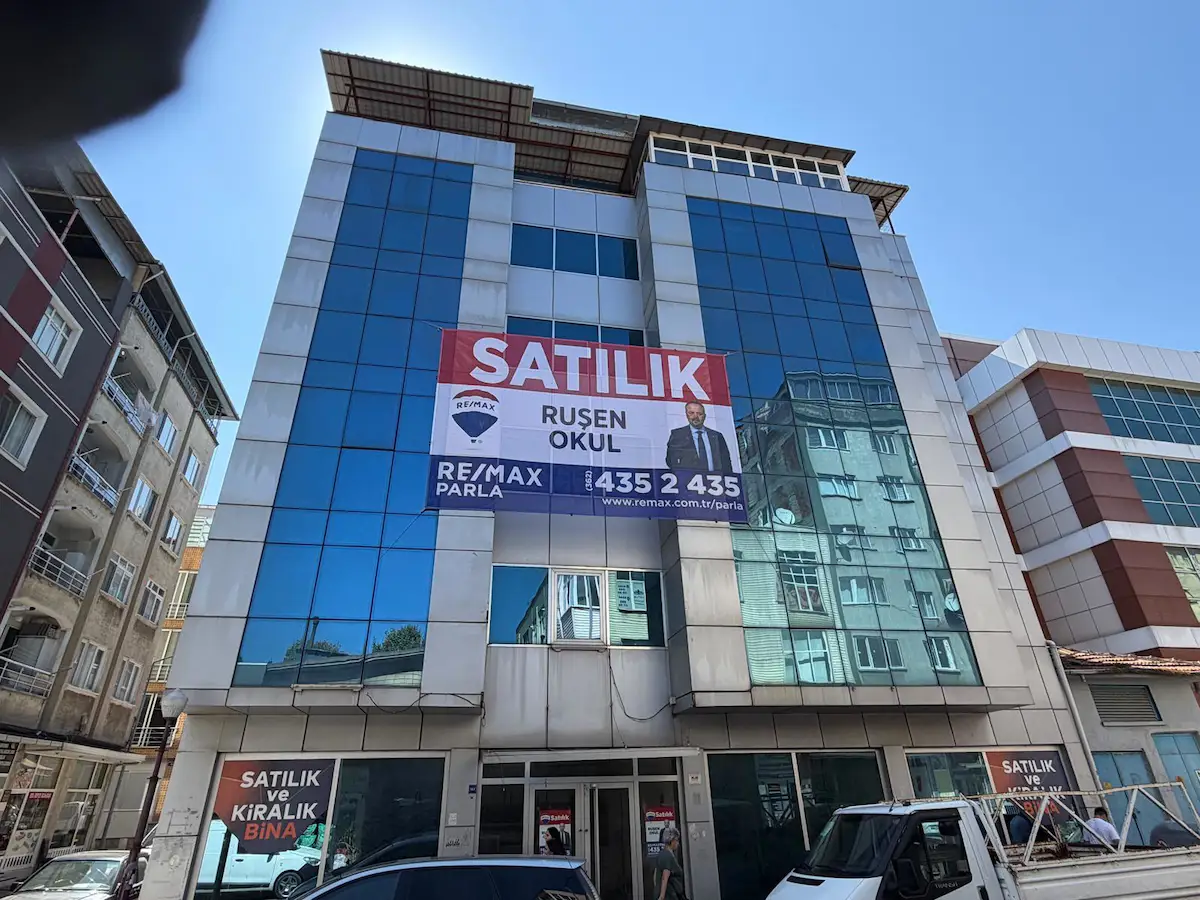 İLKADIM KILIÇDEDE MAH.TİCARİ İMARLI KOMPLE SATILIK BİNA