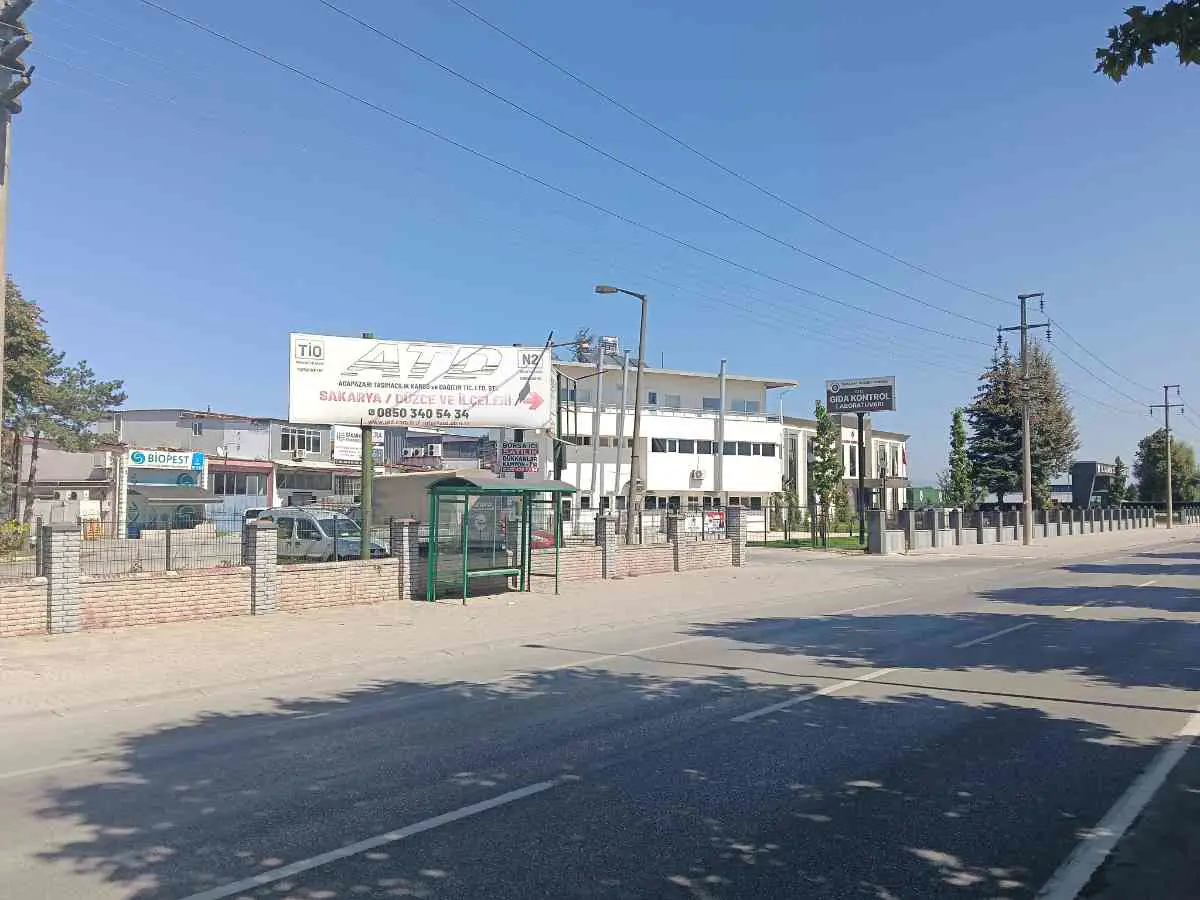 SAKARYA ADAPAZARI TİCARET BORSASI İÇİNDE SATILIK DÜKKAN İŞYERİ TOPLAM:450M2