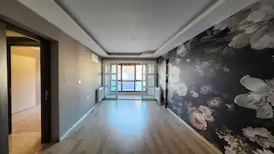 KARŞIYAKA DEDEBAŞI MAHALLESİNDE GENİŞ SOKAKTA 1+1 SATILIK DAİRE