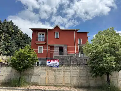 PET KONUT SİTESİ’NDE 390 M² BRÜT 6+2, 3 KATLI, 4 CEPHELİ MÜSTAKİL PARSEL VİLLA