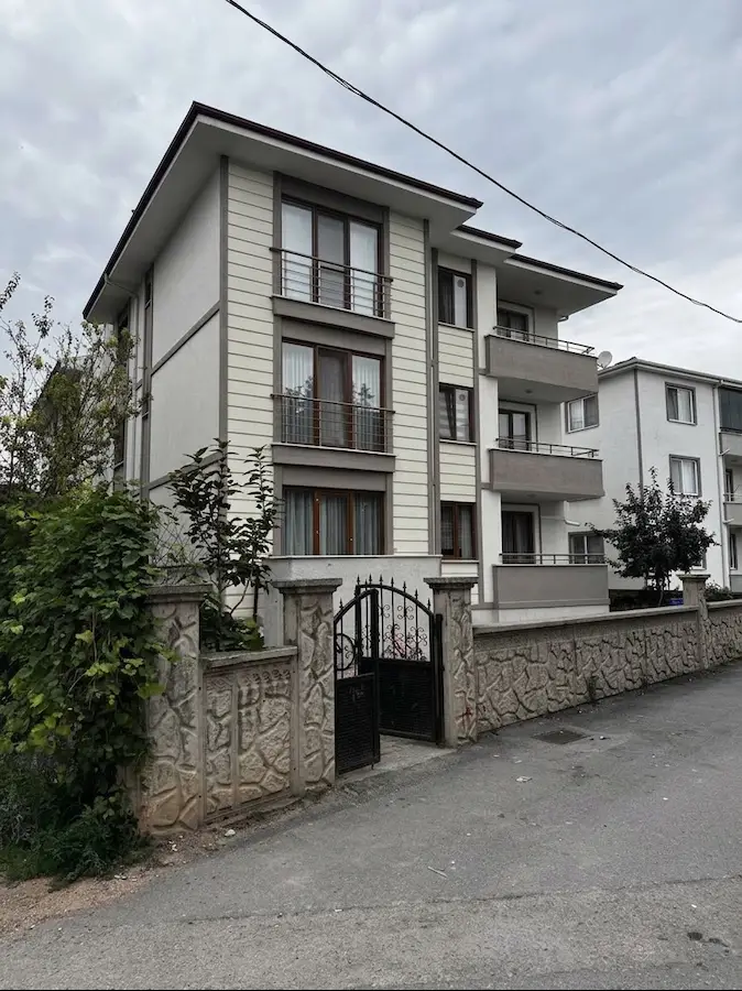 REMAX ERENLER'DE OKUL YANI HOBI BAHÇELI FERAH
2+1 SATILIK DAIRE
