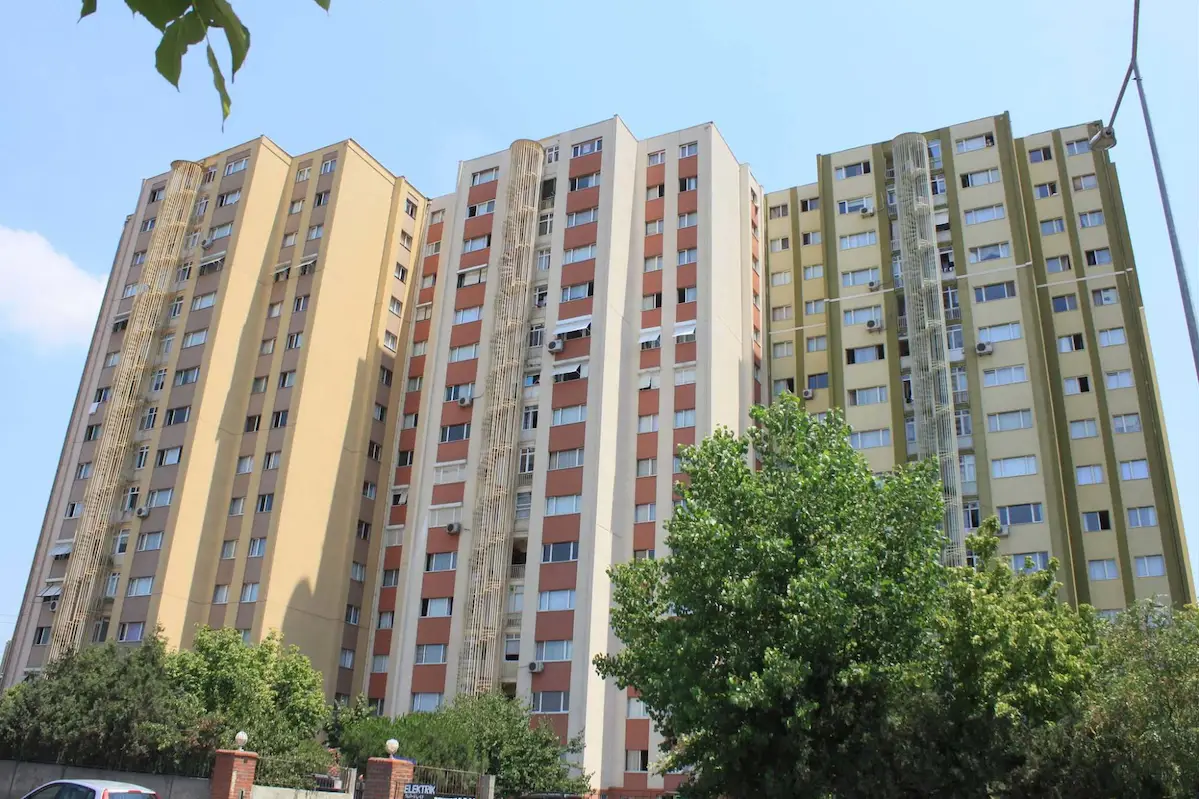 ATAŞEHİR ACARLAR SİTESİNDE SATILIK 3+1 IÇI YENILENMIŞ DAIRE