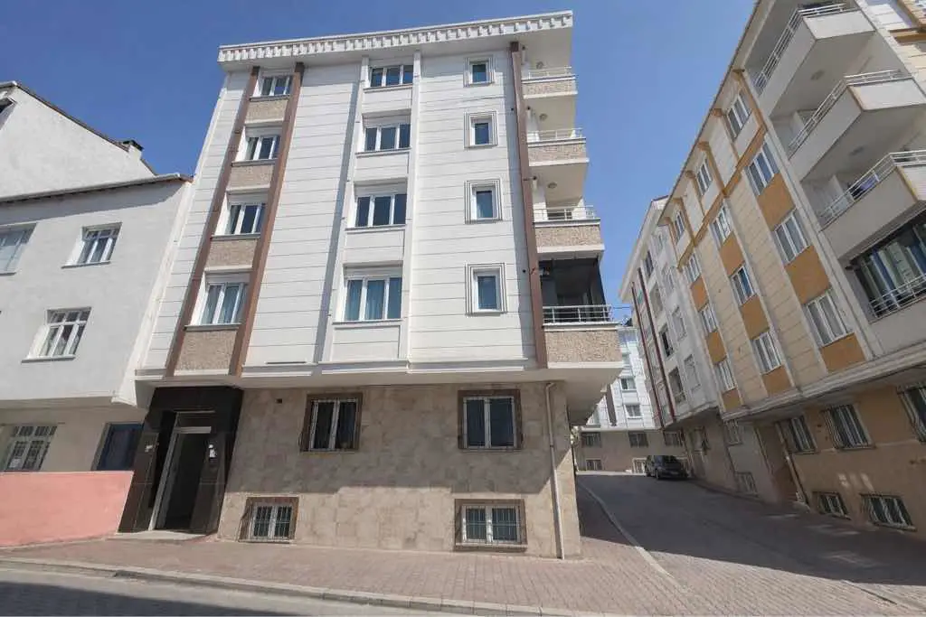 RE/MAX GELİŞİM 2’DEN PINAR MAHALLESİ CADDEYE YAKIN 2+1 KÖŞE DAİRE