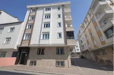 RE/MAX GELİŞİM 2’DEN PINAR MAHALLESİ CADDEYE YAKIN 2+1 KÖŞE DAİRE