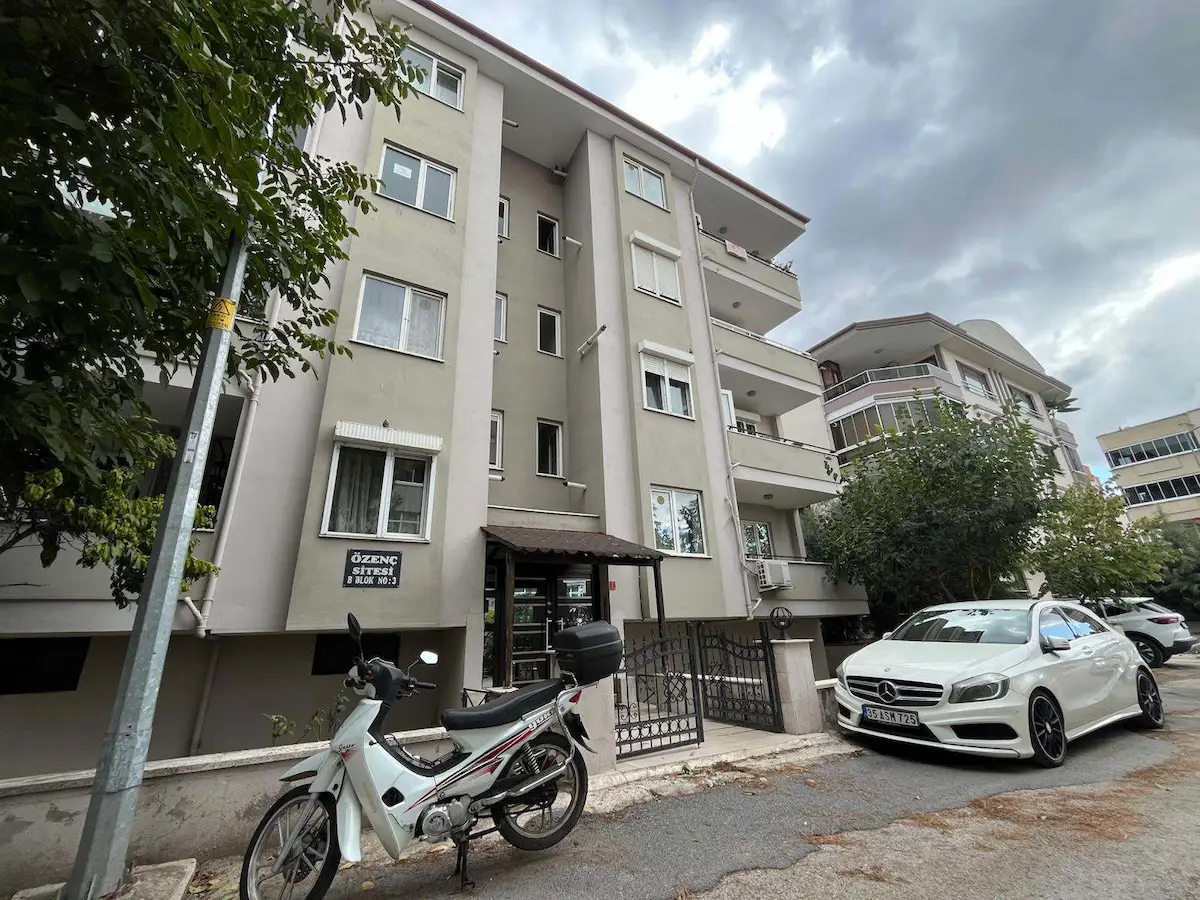 REMAX MID 'DEN BAHÇELİEVLER’DE GÜNEY-BATI CEPHELİ 3+1 | 127 M² | MERKEZİ ISITMALI | BALKONLU