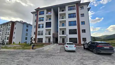 İZMİT SEPETÇİ TOKİ DE OKULA YAKIN ÖNÜ AÇIK GÜNEŞ ALAN 2+1 DAİRE