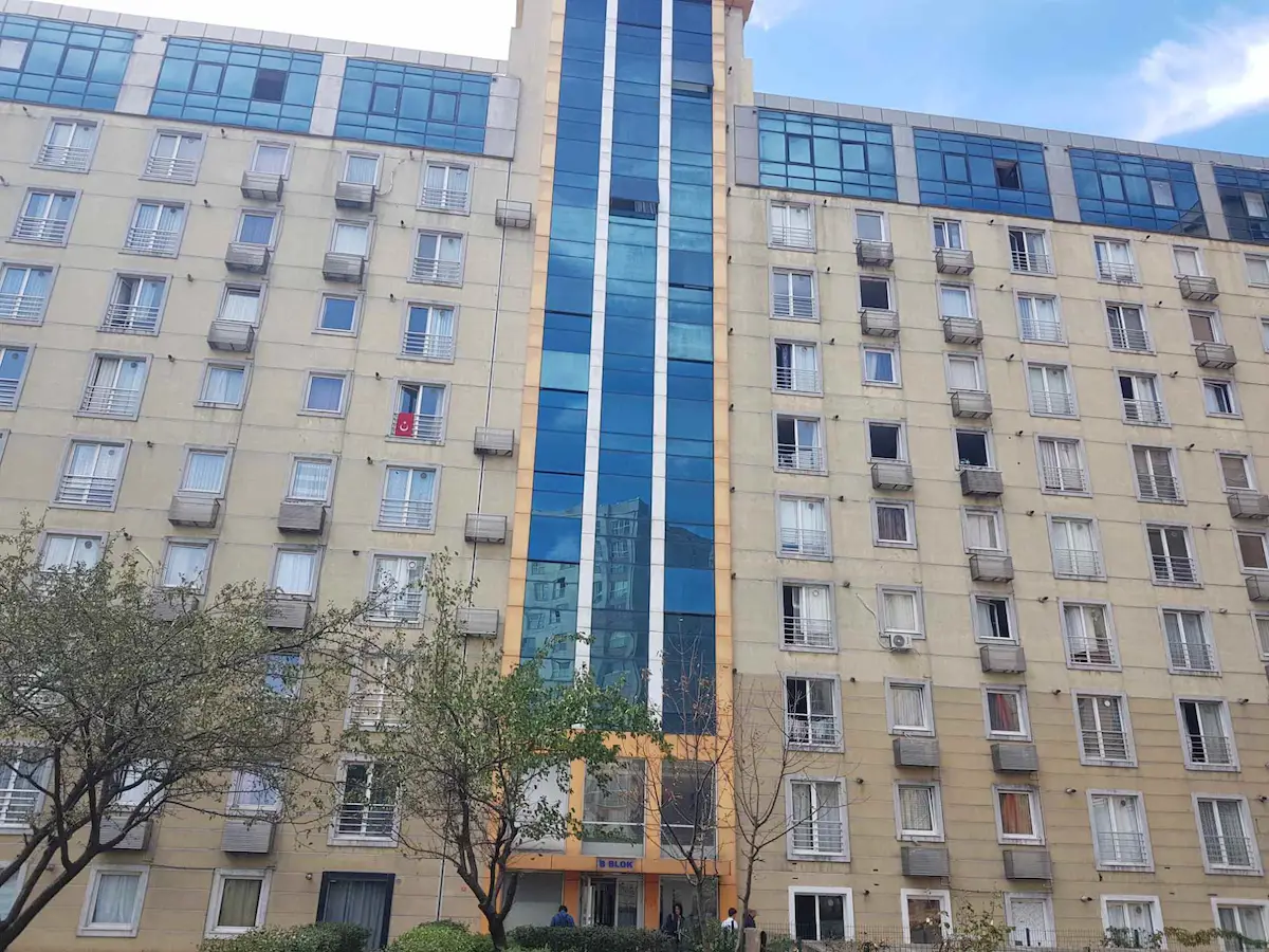 REMAX'DAN TÜYAP METROBÜS DURAĞINA ÇOK YAKIN KİRALIK 1+1 DAİRE