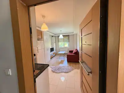 SARIYER MADEN'DE OTOPARK SORUNU OLMAYAN TEMIZ EŞYALI KİRALIK 1+1 DAIRE