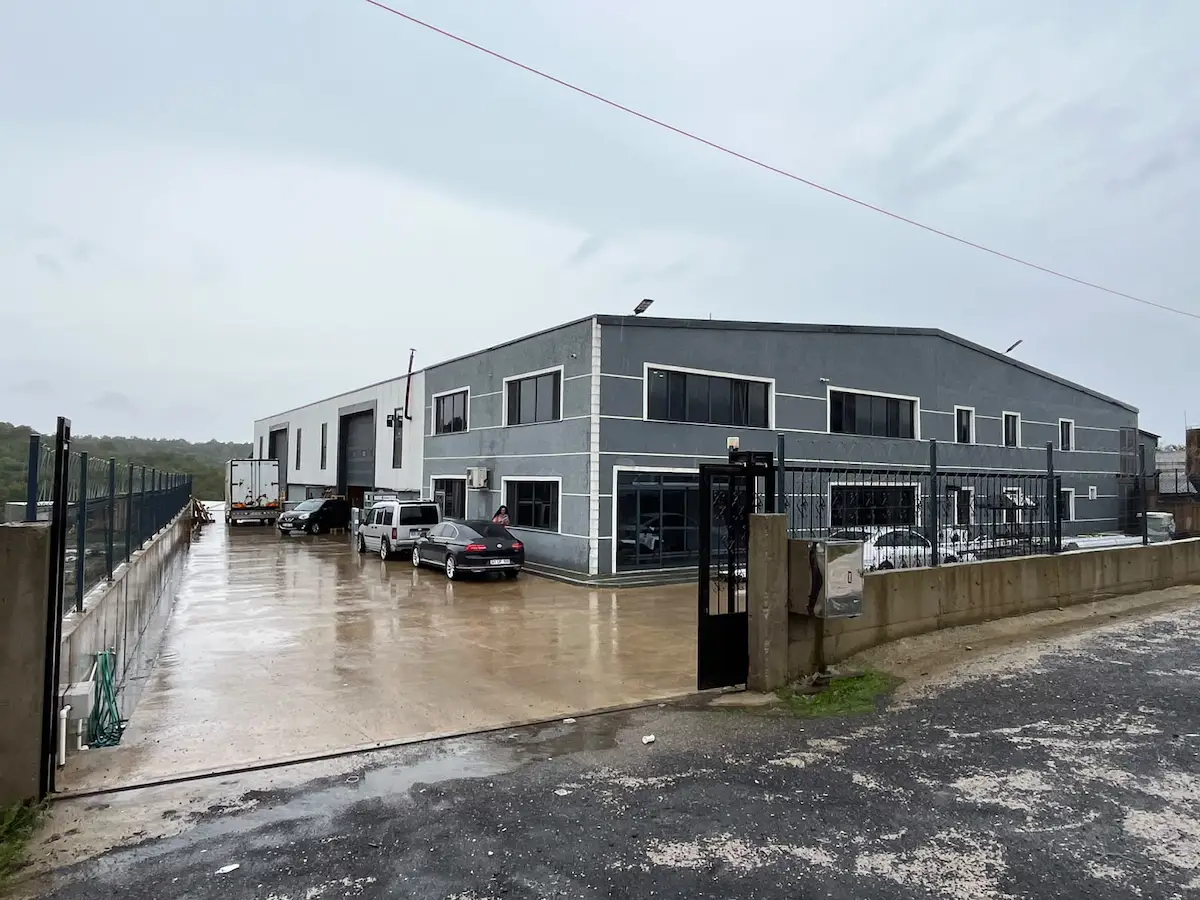 DILOVASI TEPECIKTE SATILIK 2500 M² DEPO-FABRIKA-İMALATHANE