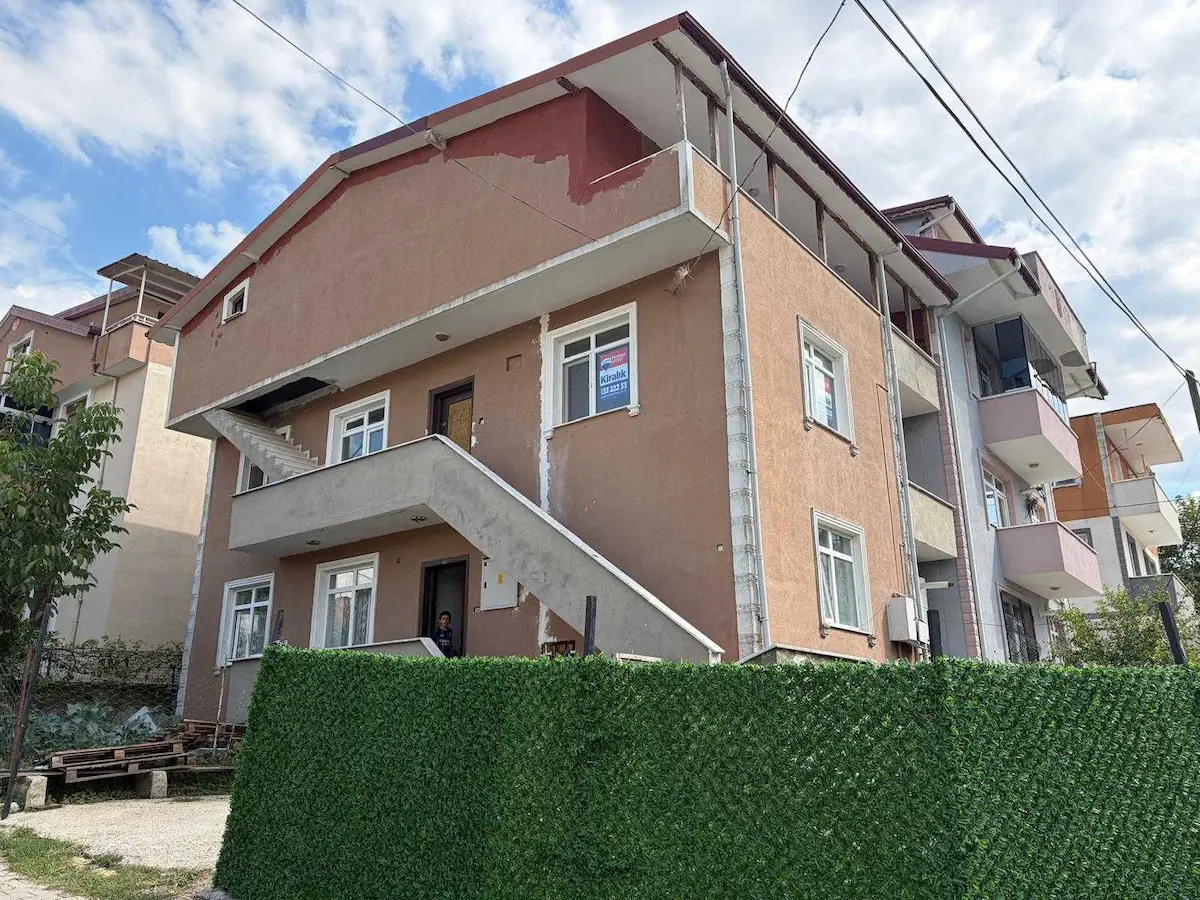 KARTEPE EMEKEVLER MAHALLESIN'DE BAHÇELI 3+1  KIRALIK EV
