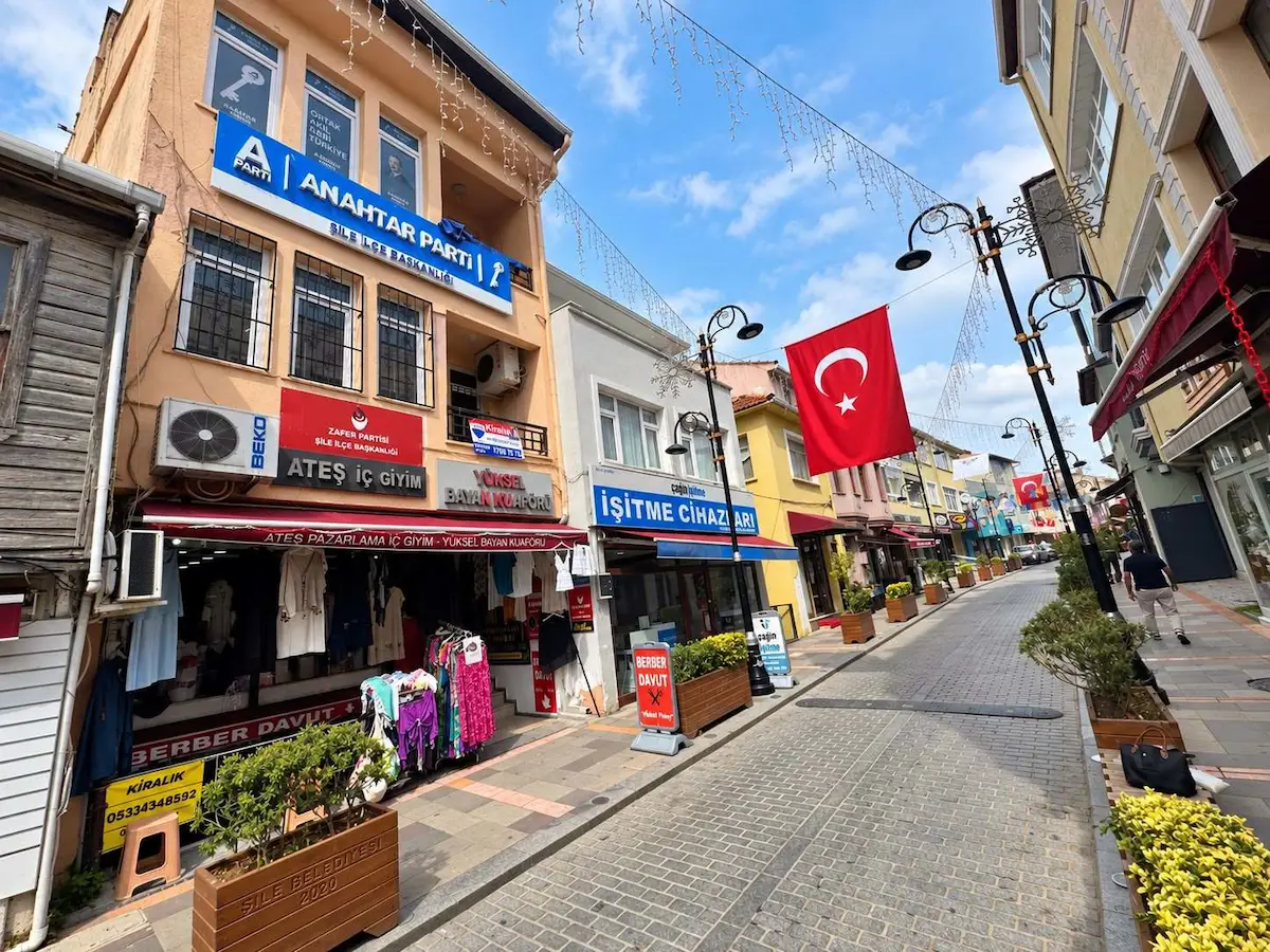 ŞİLE MERKEZ'DE DENİZ MANZARALI FULL YENİLENMİŞ 3+1 EŞYASIZ