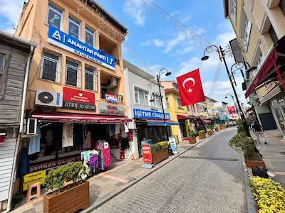 ŞİLE MERKEZ'DE DENİZ MANZARALI FULL YENİLENMİŞ 3+1 EŞYASIZ