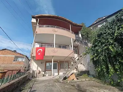 İZMİT ZABITAN'DA SATILIK 3 KATLI BİNA! DENİZ MANZARALI