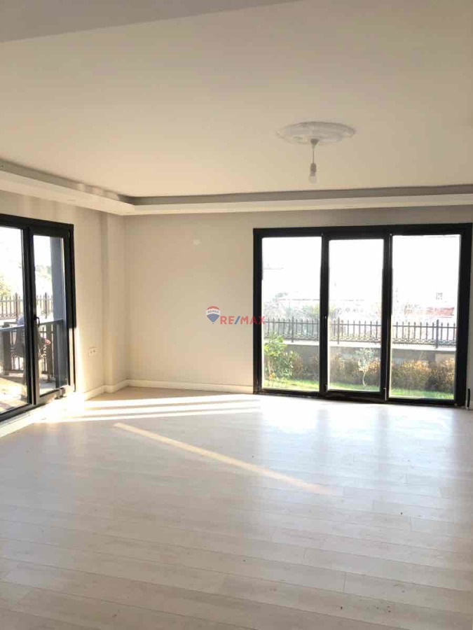 ŞARKÖY ERİKLİCEDE DENİZ MANZARALI DOĞA İÇİNDE TRİPLEX VİLLA