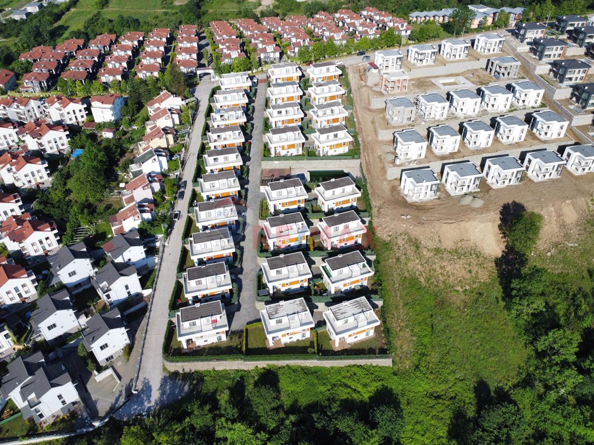 REMAX RİTİMDEN DENİZ MANZARALI SATILIK LÜX VE EŞYALI VİLLA