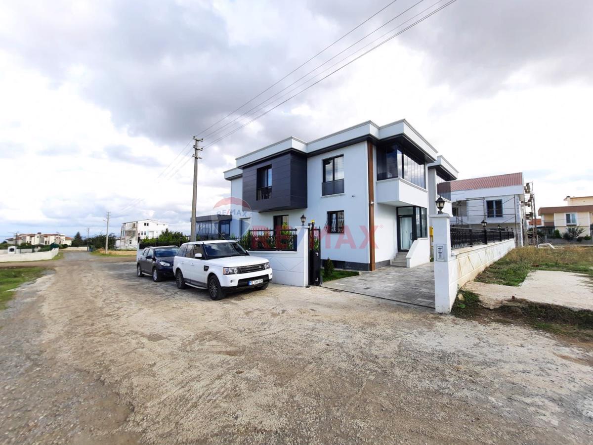 REMAX ONUR'DAN ALANLIDA FIRSAT SATILIK 530 M2 İKİZ VİLLA
