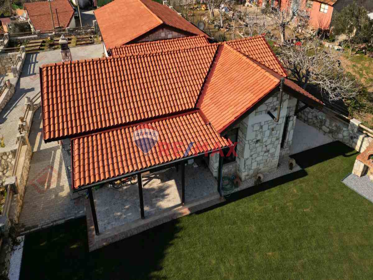 RE/MAX CAPELLA'DAN TORBALI DAĞKIZILCA'DA DOĞAL TAŞLA İNŞA EDILMIŞ LÜKS VILLA