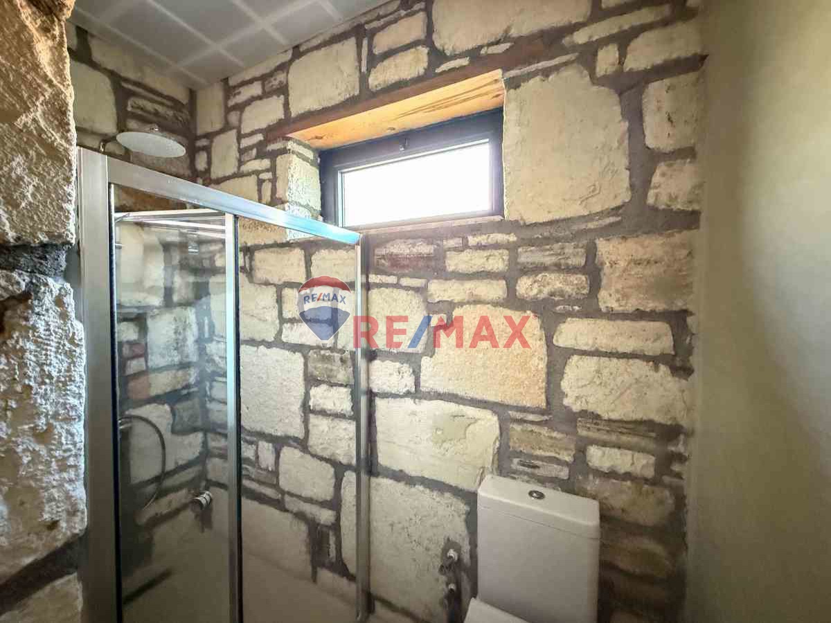 RE/MAX CAPELLA'DAN TORBALI DAĞKIZILCA'DA DOĞAL TAŞLA İNŞA EDILMIŞ LÜKS VILLA