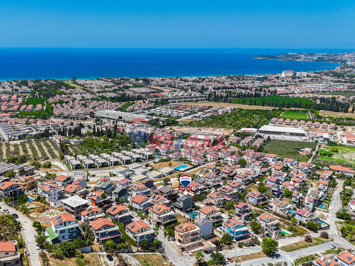KUŞADASI KARAOVA MAHALLESİNDE DENİZ MANZARALI SATILIK 7+ 2 VİLLA