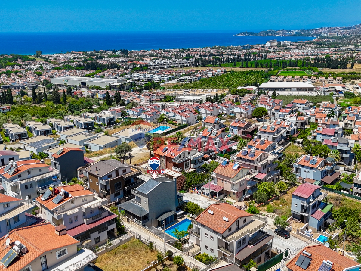 KUŞADASI KARAOVA MAHALLESİNDE DENİZ MANZARALI SATILIK 7+ 2 VİLLA