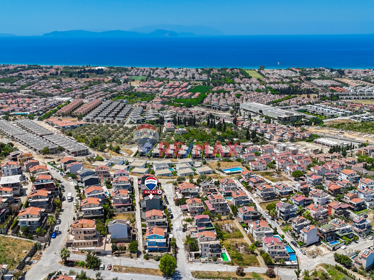 KUŞADASI KARAOVA MAHALLESİNDE DENİZ MANZARALI SATILIK 7+ 2 VİLLA