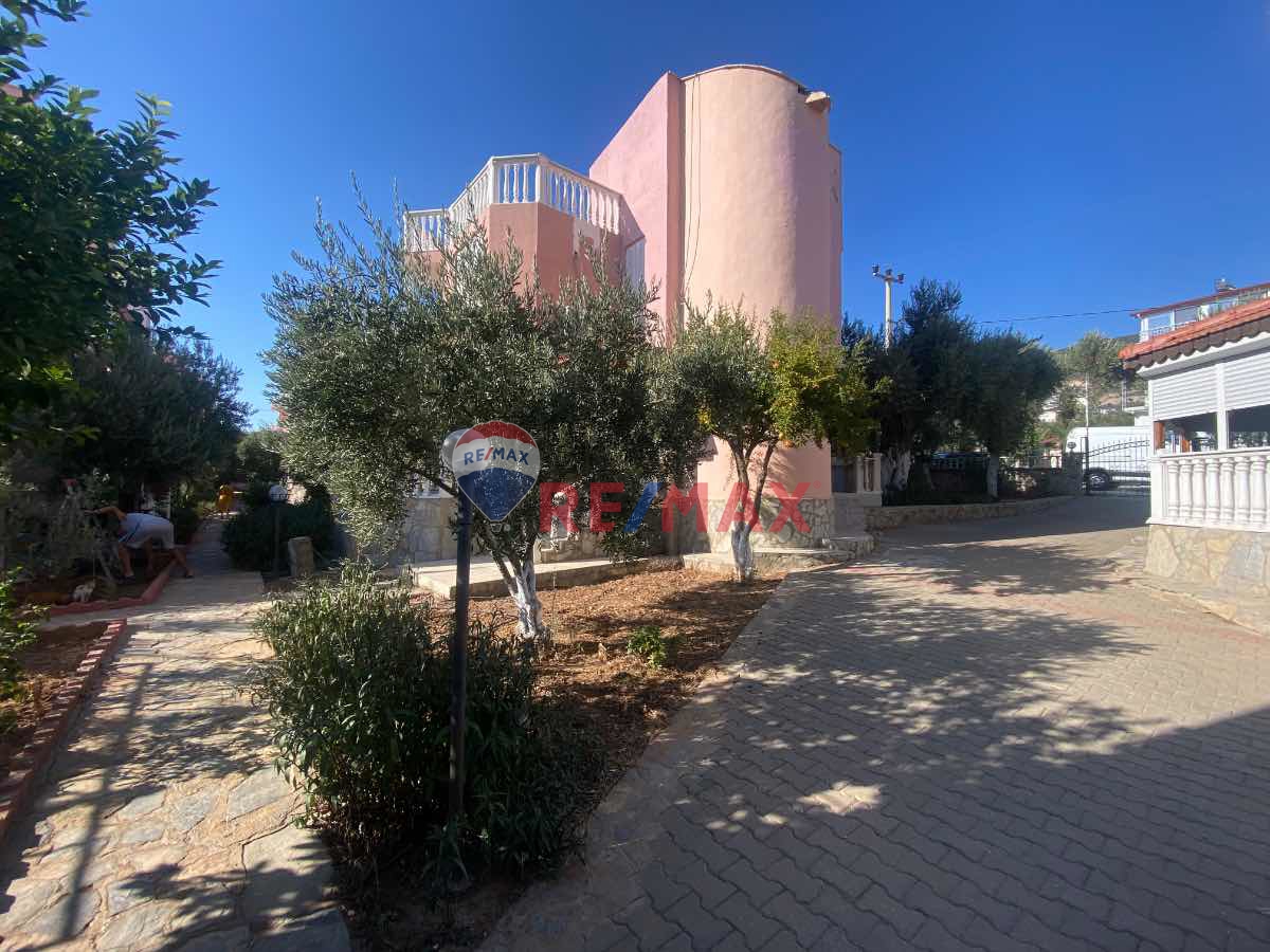 AKBÜK'TE MERKEZI KONUM DENIZE 150 METRE  KİRALİK YAZLIK