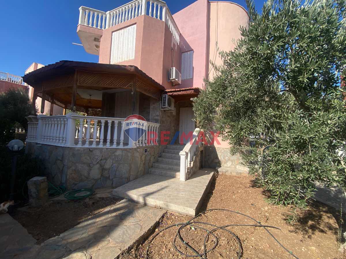 AKBÜK'TE MERKEZI KONUM DENIZE 150 METRE  KİRALİK YAZLIK