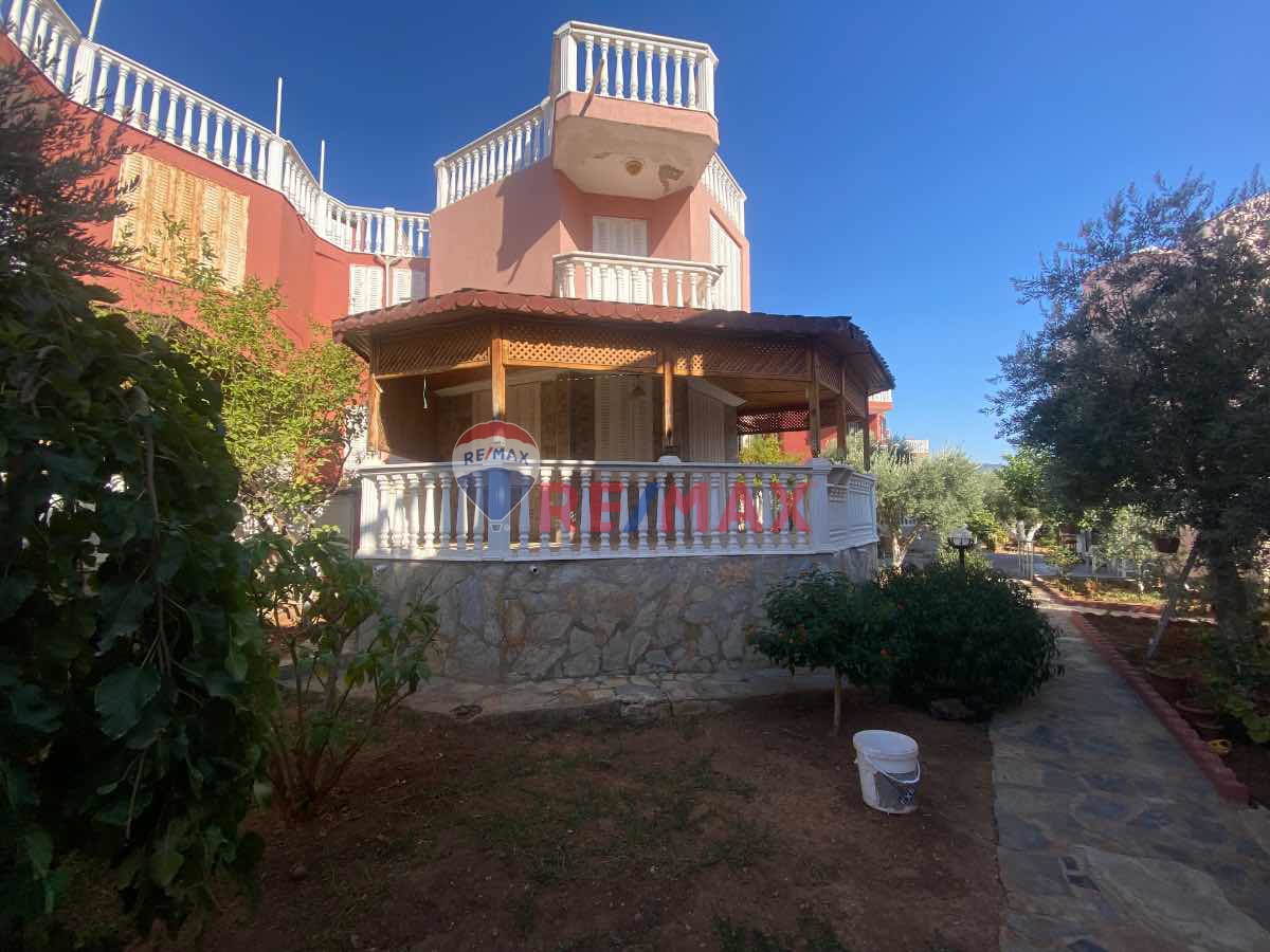 AKBÜK'TE MERKEZI KONUM DENIZE 150 METRE  KİRALİK YAZLIK