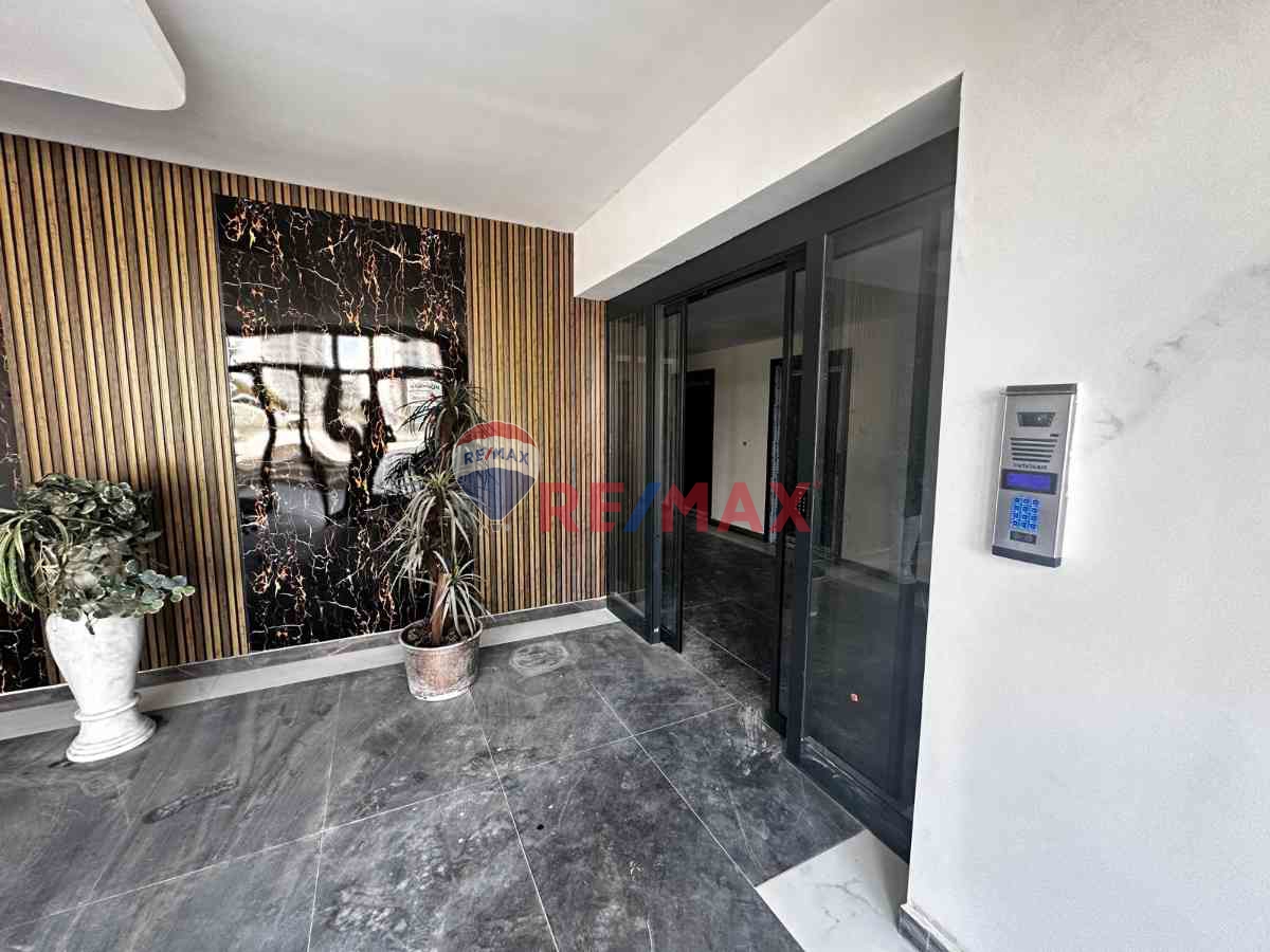 KIRALIK 4+1 DAIRE PARK CADDESINDE SIFIR 4 BANYOLU BAHÇE KATI