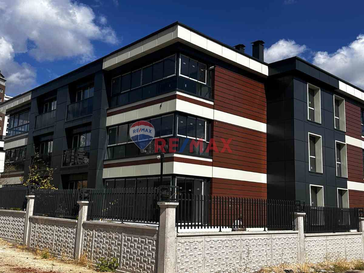 KIRALIK 4+1 DAIRE PARK CADDESINDE SIFIR 4 BANYOLU BAHÇE KATI