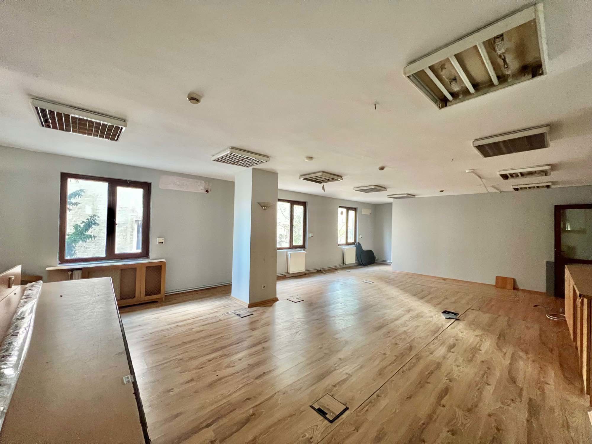 ATAŞEHİR İÇERENKÖYDE METRO YAKINI KULLANIMA HAZIR YATIRIMLIK SATILIK OFİS