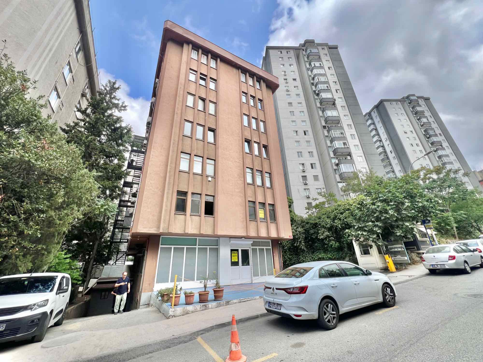 ATAŞEHİR İÇERENKÖYDE METRO YAKINI KULLANIMA HAZIR YATIRIMLIK SATILIK OFİS