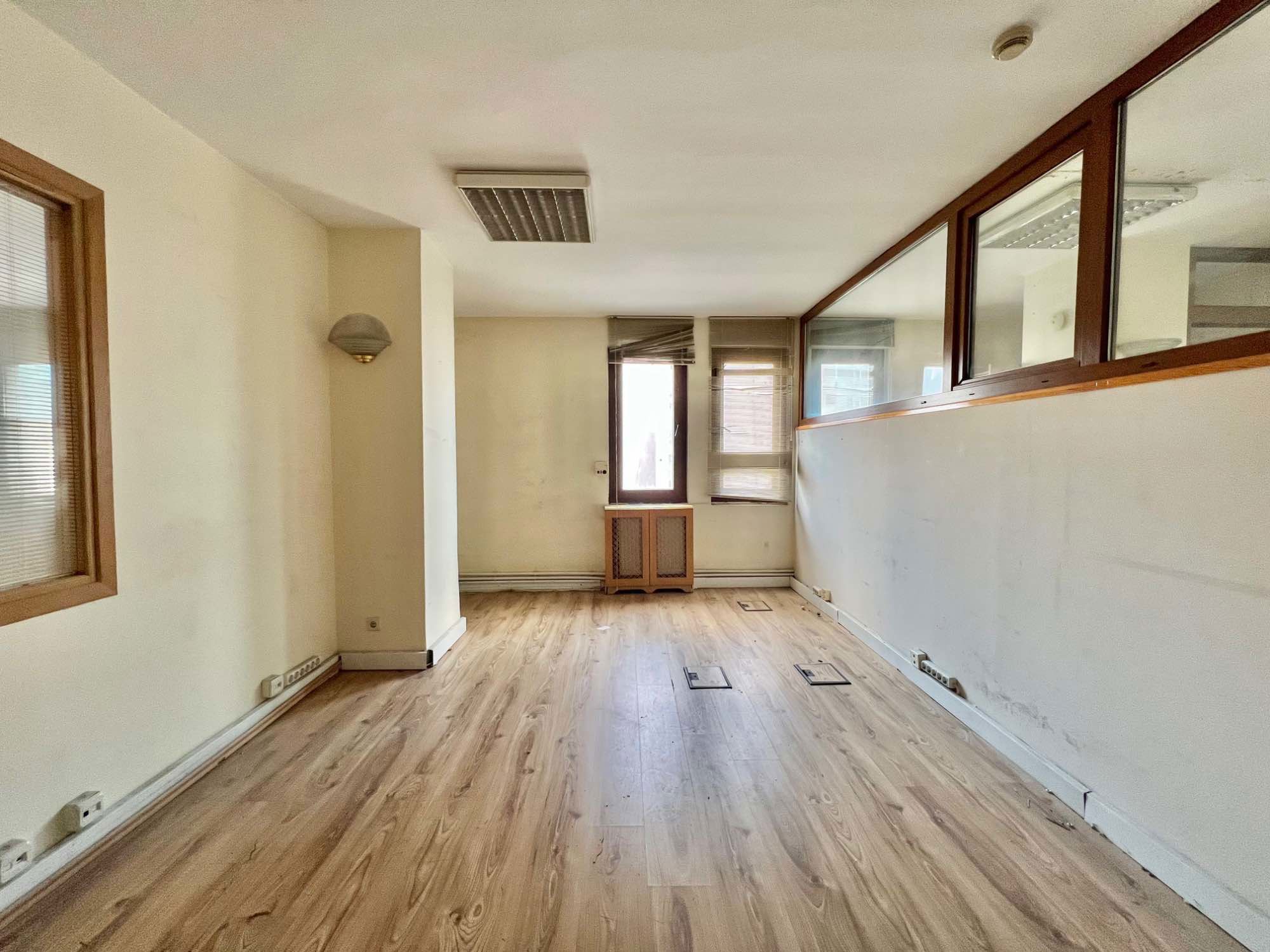 ATAŞEHİR İÇERENKÖYDE METRO YAKINI KULLANIMA HAZIR YATIRIMLIK SATILIK OFİS