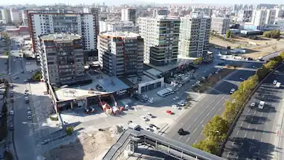 İSTANBUL YOLU ÜZERI TABELA DEĞERI YÜKSEK KIRALIK DEPOLU DÜKKAN