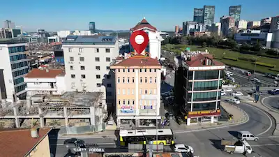 ÜMRANIYE ÇAKMAK'TA 6 KATLI KOMPLE SATILIK IŞ YERI VE DÜKKAN