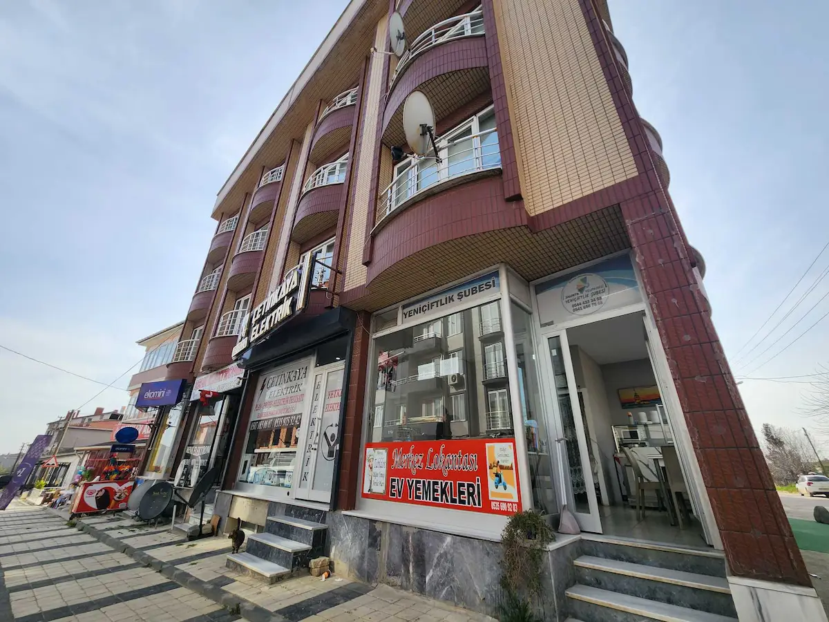 YENIÇIFTLIK BULVAR'DA SATILIK 220 M2 TICARI DÜKKAN FIRSATI