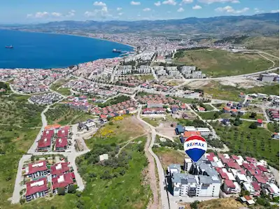 DİKİLİ MALENA SİTESİNDE 3+1 DUBLEKS EŞYALI SATILIK DAİRE