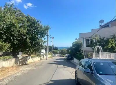 HAVUZLU DENIZ MANZARALI, GENIŞ BAHÇELI ÖZEL KONUMLU SATILIK 2+1