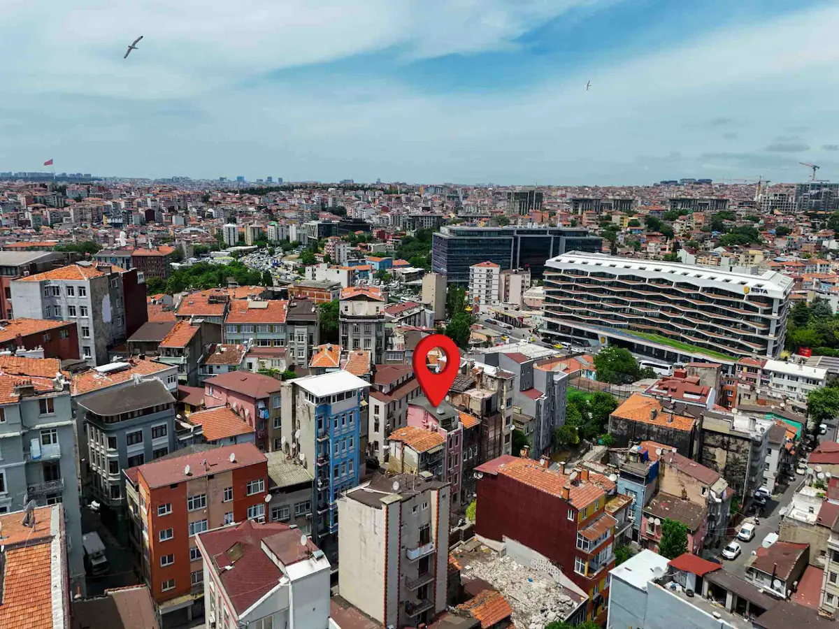ÖMER HAYYAM CADDESİ ÜZERİ - DEVİR ÜCRETSİZ 6DAİRELİ SATILIK BİNA