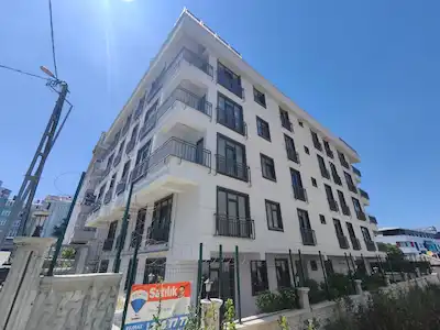 "BEYLIKDÜZÜ YAKUPLU MAHALLESI'NDE MODERN VE FERAH 2+1 DAIRE! !