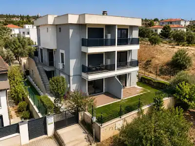URLA BADEMLER'DE MÜSTAKİL BAHÇELİ 4+2 YERDEN ISITMA VİLLA