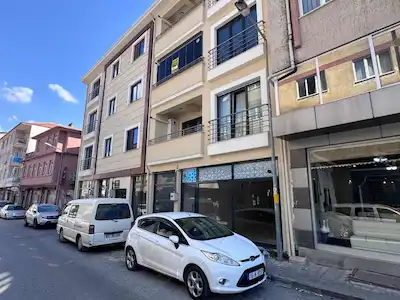BALIKESIR KARESI’DE MERKEZI KONUMDA 75 M² KIRALIK DÜKKAN