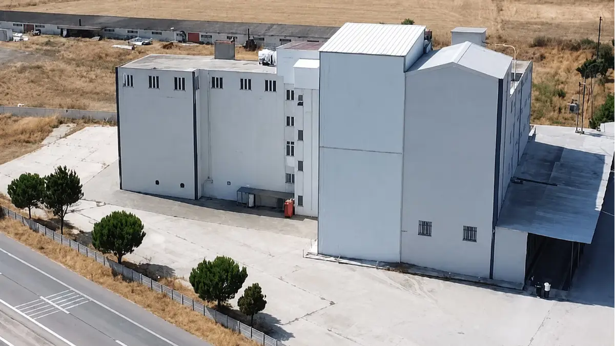 ÇANAKKALE BİGA YOLUNDA ANA YOLA CEPHE 16.032 M2 ARSA ÜZERİNDE HAZIR UN FABRİKASI