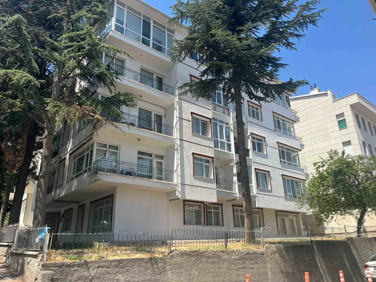 ÇANKAYA GOP KIRÇİÇEĞİ SOKAK'TA ARAKATTA FERAH 3+1 KİRALIK DAİRE 