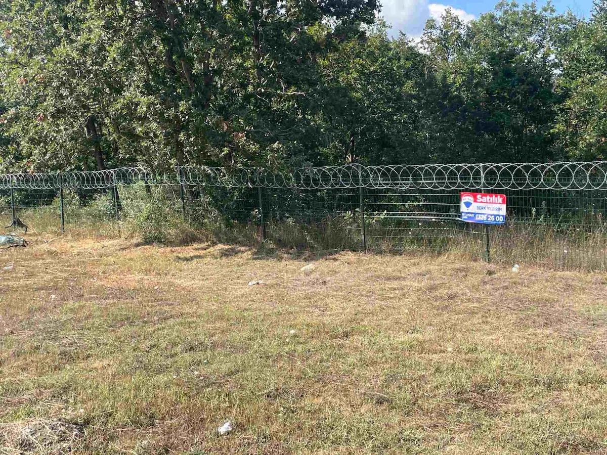 AKALAN SAKLI BAHÇE YAPI KOOPERATIFTE 200 M2 ORMAN MANZARALI HARIKA BAHÇE