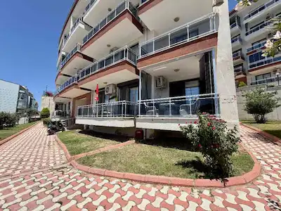 KUŞADASI’NDA SİTE İÇİNDE DENİZ MANZARALI EŞYALI 1+1 | BALKONLU | KREDİYE UYGUN
