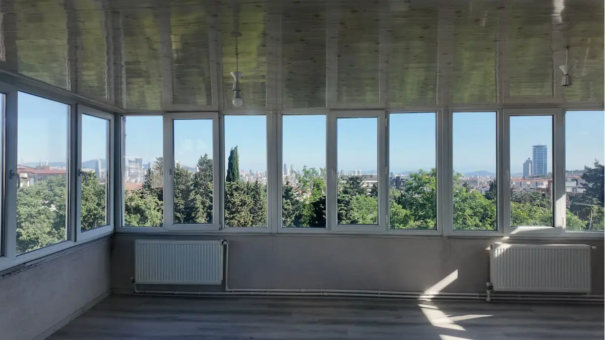 ÜSKÜDAR KISIKLI 'DA METROYA YAKIN FERAH SATILIK 2+1 DAİRE 
